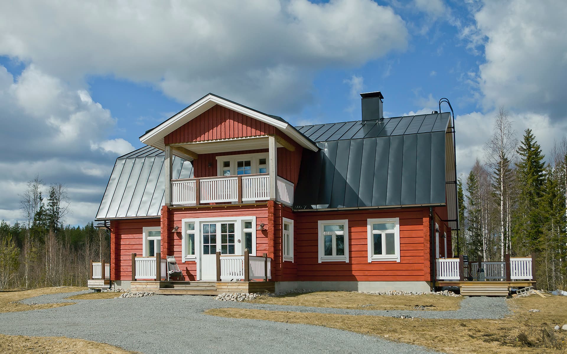 Arkkitehtonisesti moderni hirsikoti